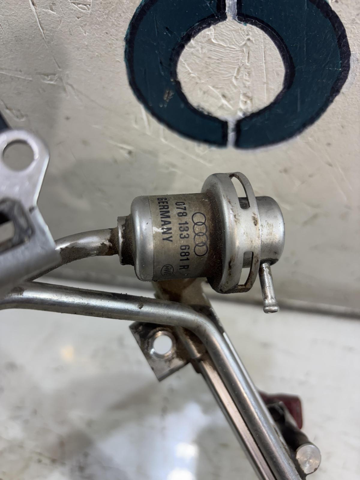 Топливная рампа 078133681R 