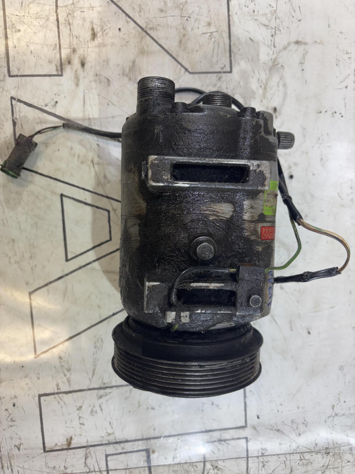 Компрессор климатич. установкис электромагнитной муфтой 4A0260805AD Audi A6 C4