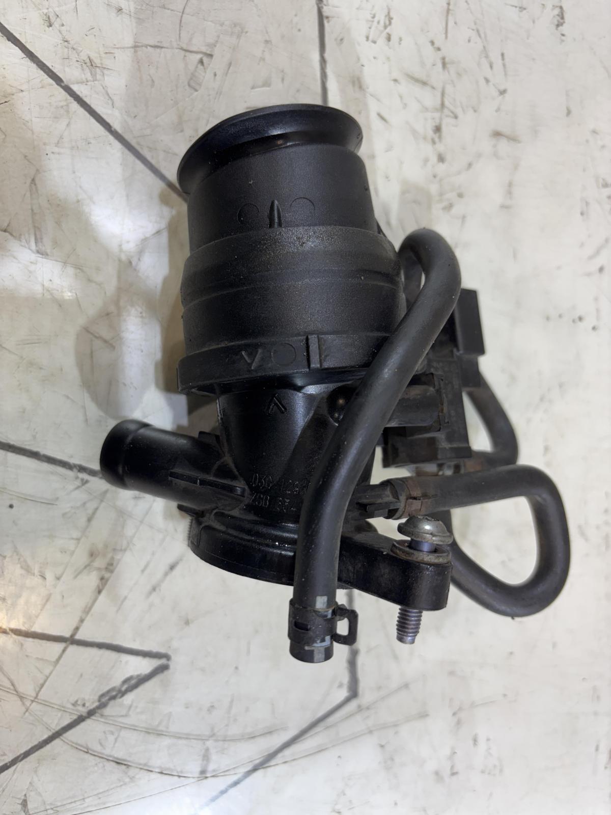 Впускной патрубок 03C129656C Skoda Octavia II рест