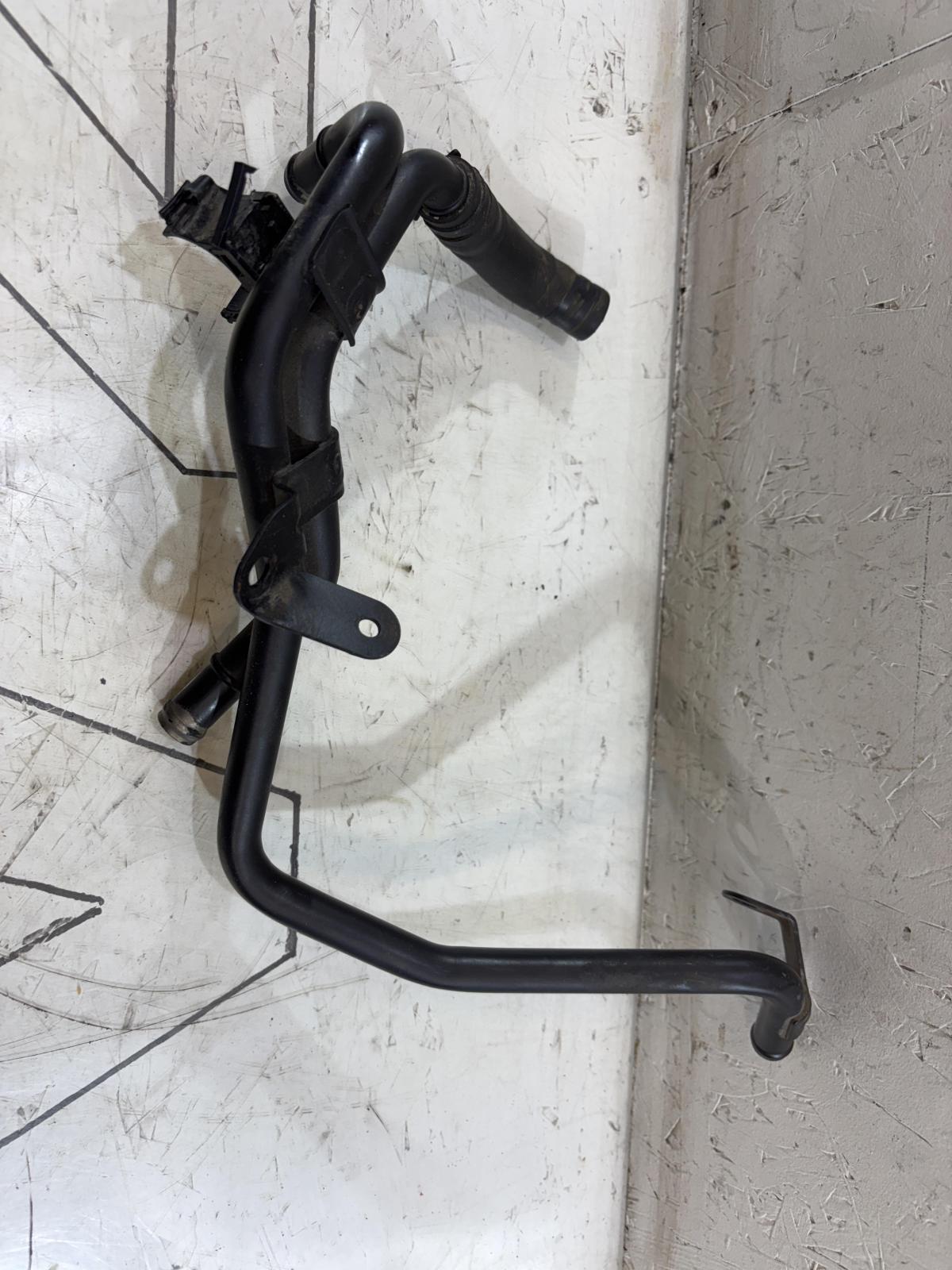 Шланг системы охлаждения 1K0121058BC Skoda Octavia II рест