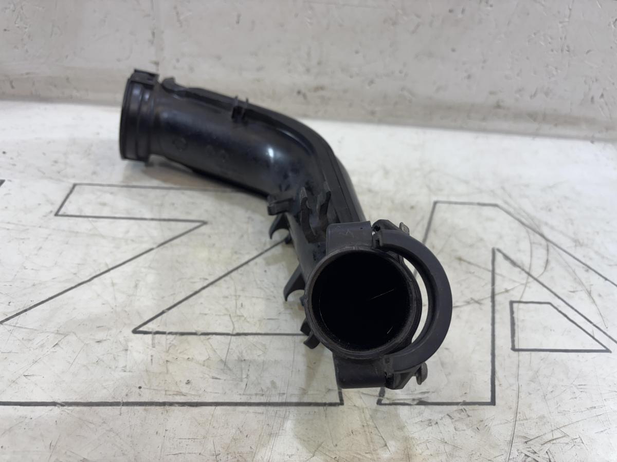 Патрубок турбины 03C145673N Skoda Octavia A5