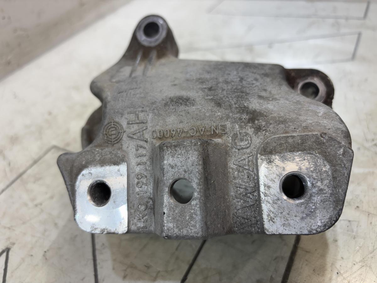 Кронштейн МКПП левый 1K0199117AH Volkswagen Jetta MK5