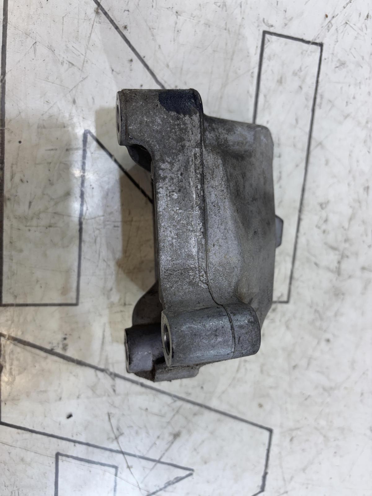 Кронштейн МКПП левый 1K0199117AH Volkswagen Jetta MK5