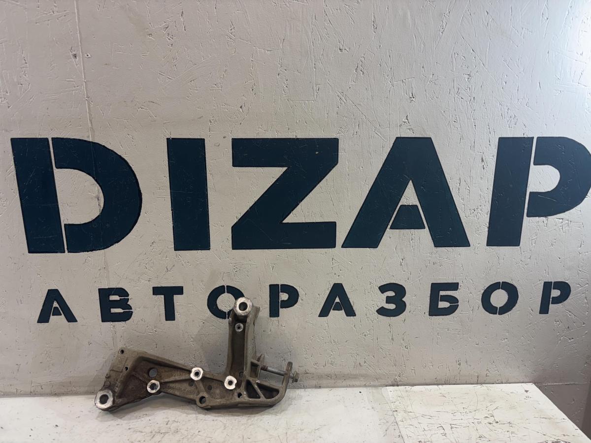 Кронштейн подрамника левый 1K0199295F Volkswagen Jetta MK5