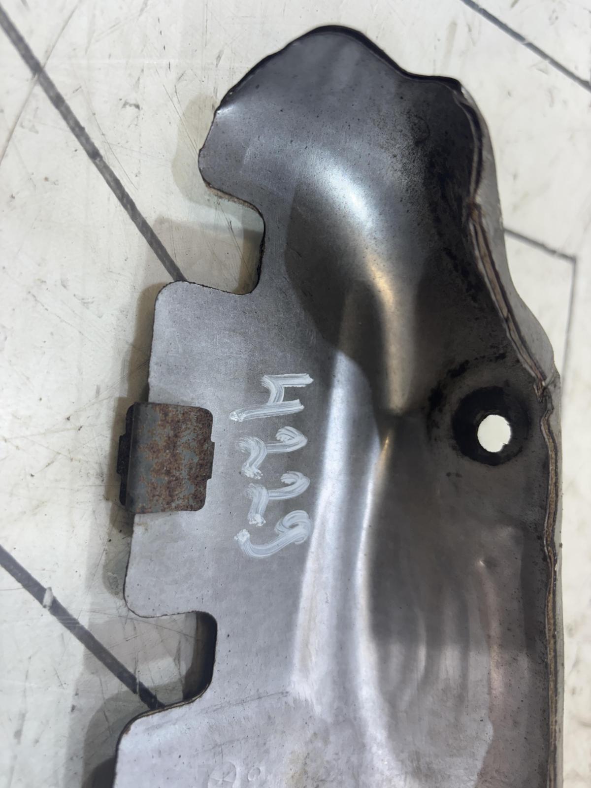 Теплоуловительный щиток 03C253041BH Skoda Octavia II рест