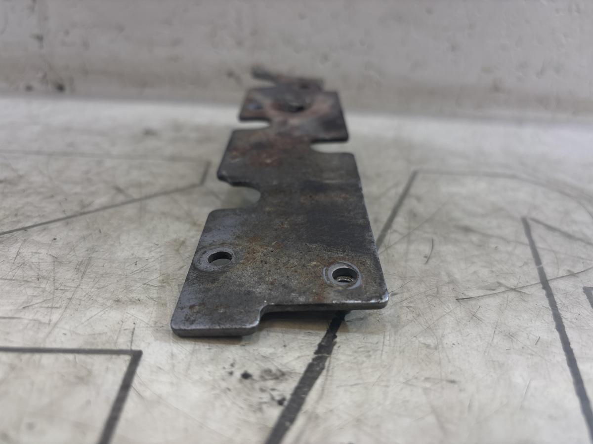 Кронштейн турбокомпрессора 03C253197N Skoda Octavia II рест