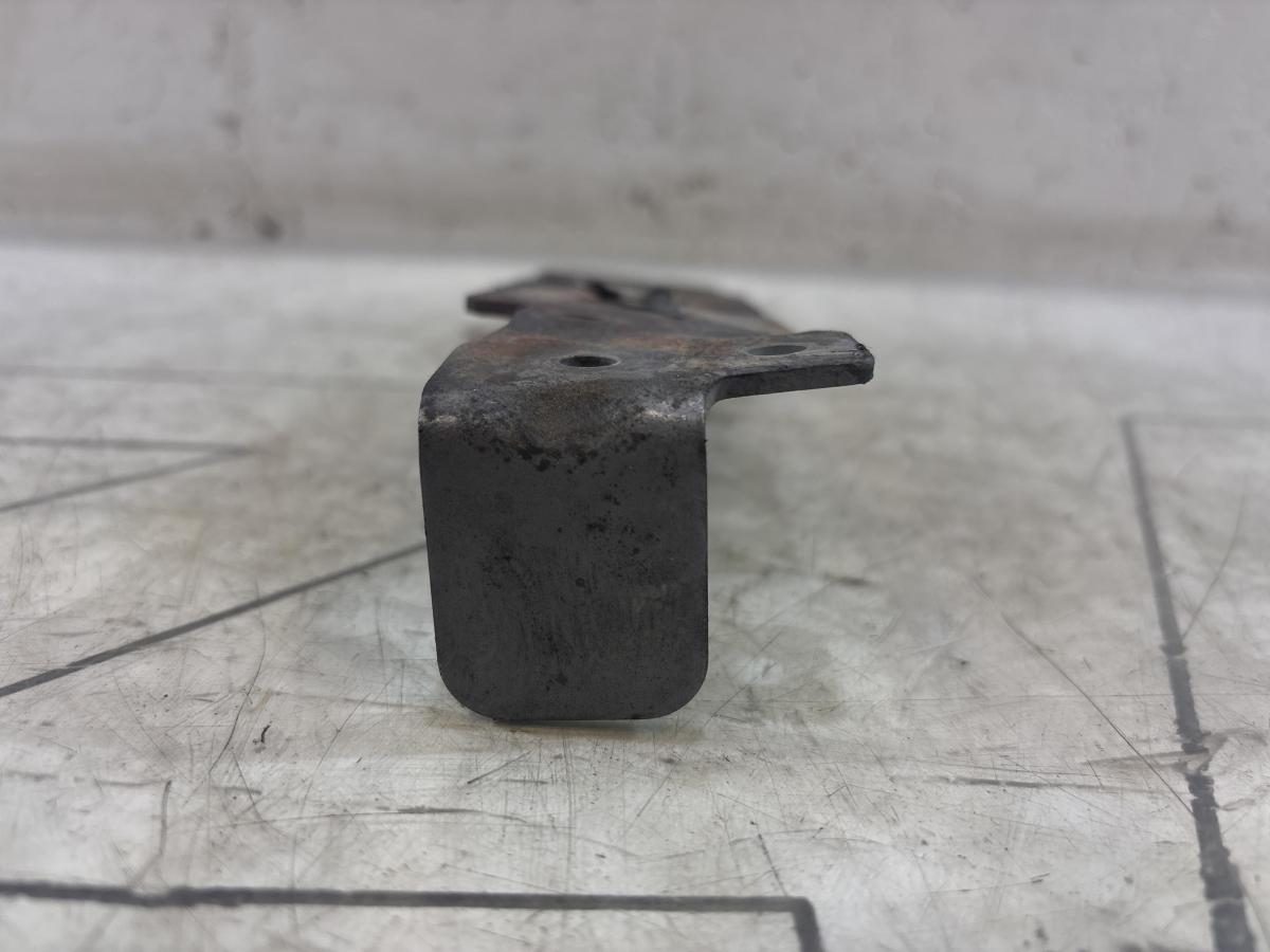 Кронштейн турбокомпрессора 03C253197N Skoda Octavia II рест