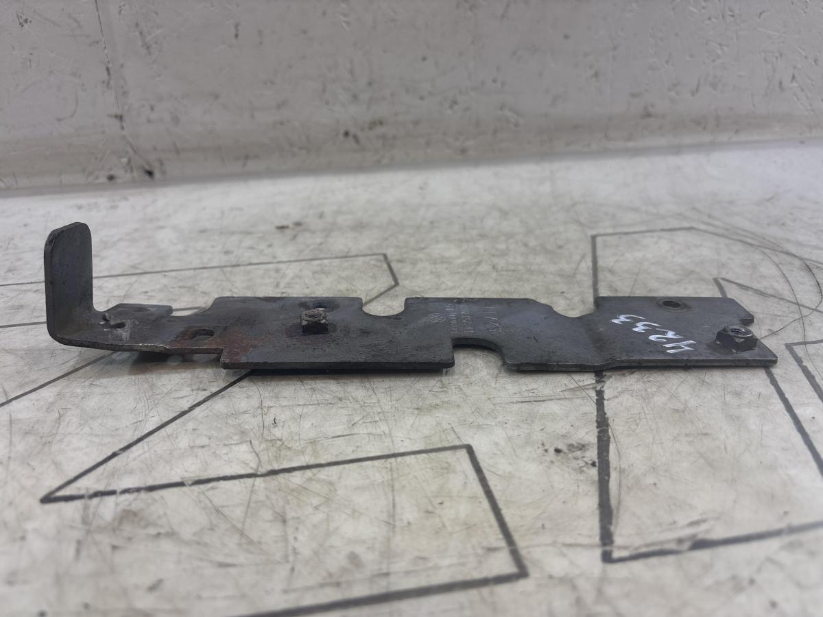 Кронштейн турбокомпрессора 03C253197N Skoda Octavia II рест