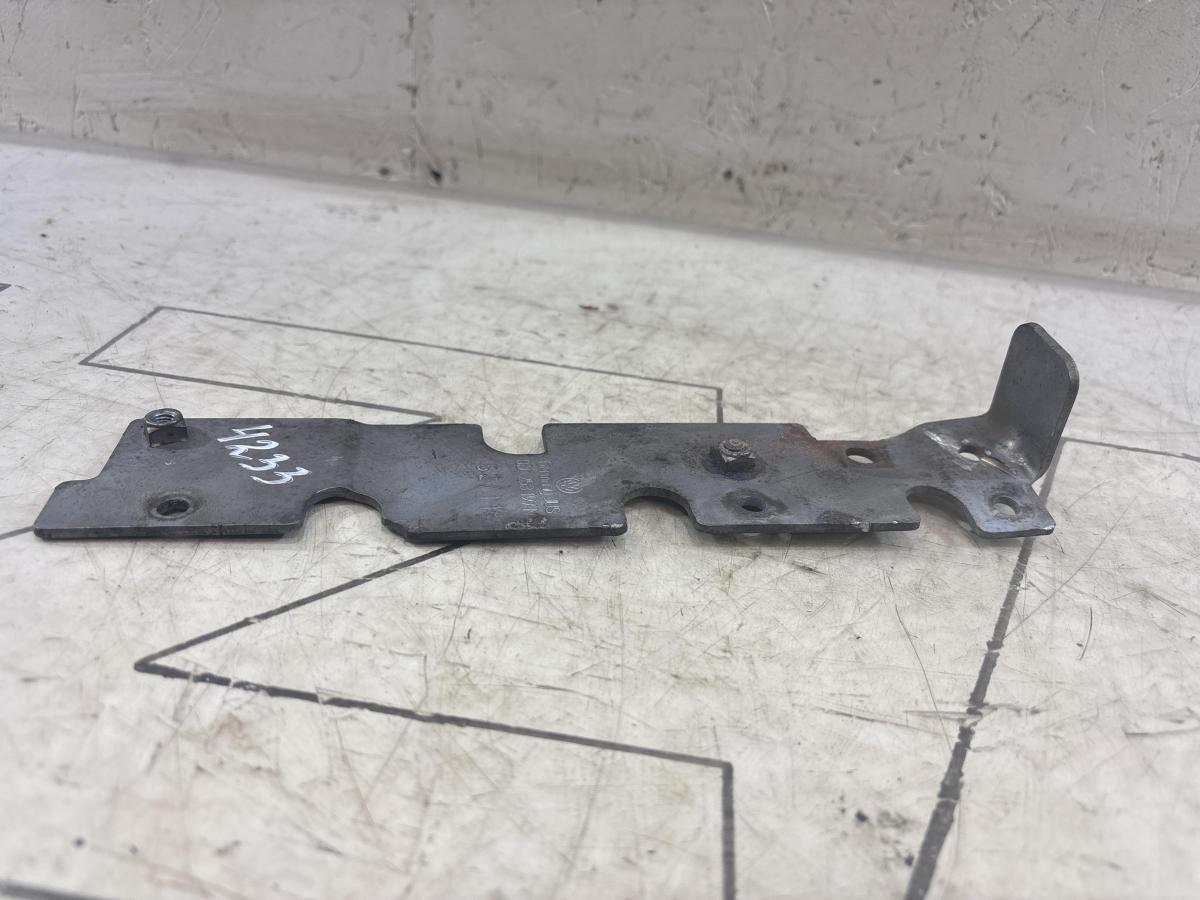 Кронштейн турбокомпрессора 03C253197N Skoda Octavia II рест