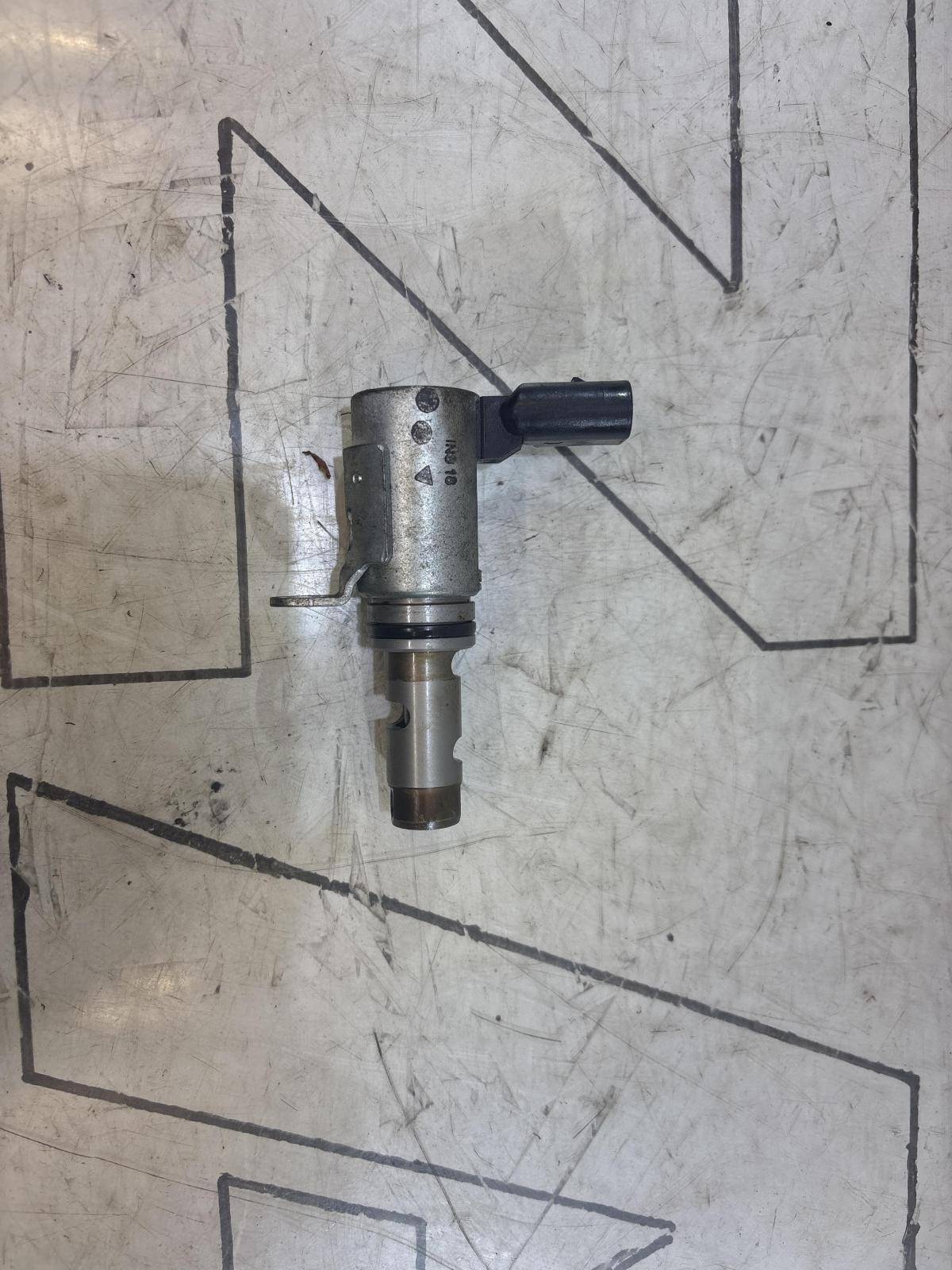 Клапан фазорегулятора 03C906455A Skoda Octavia II рест