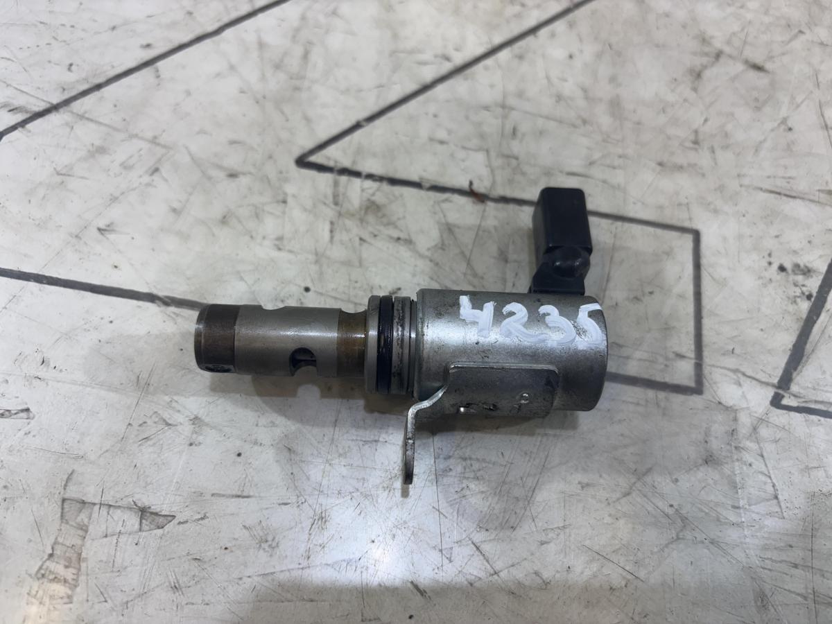 Клапан фазорегулятора 03C906455A Skoda Octavia II рест