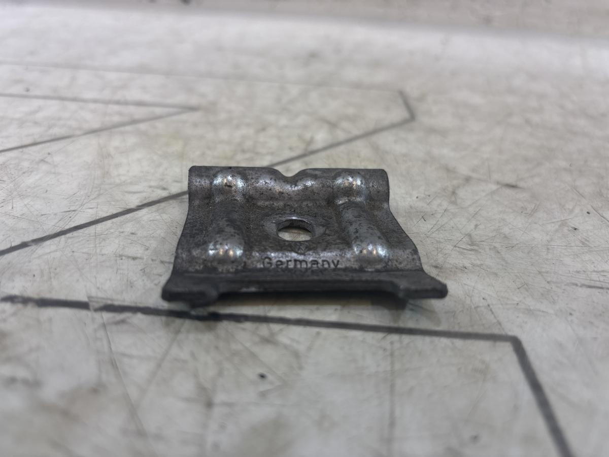 Зажимная планка для АКБ 1J0803219 Skoda Octavia