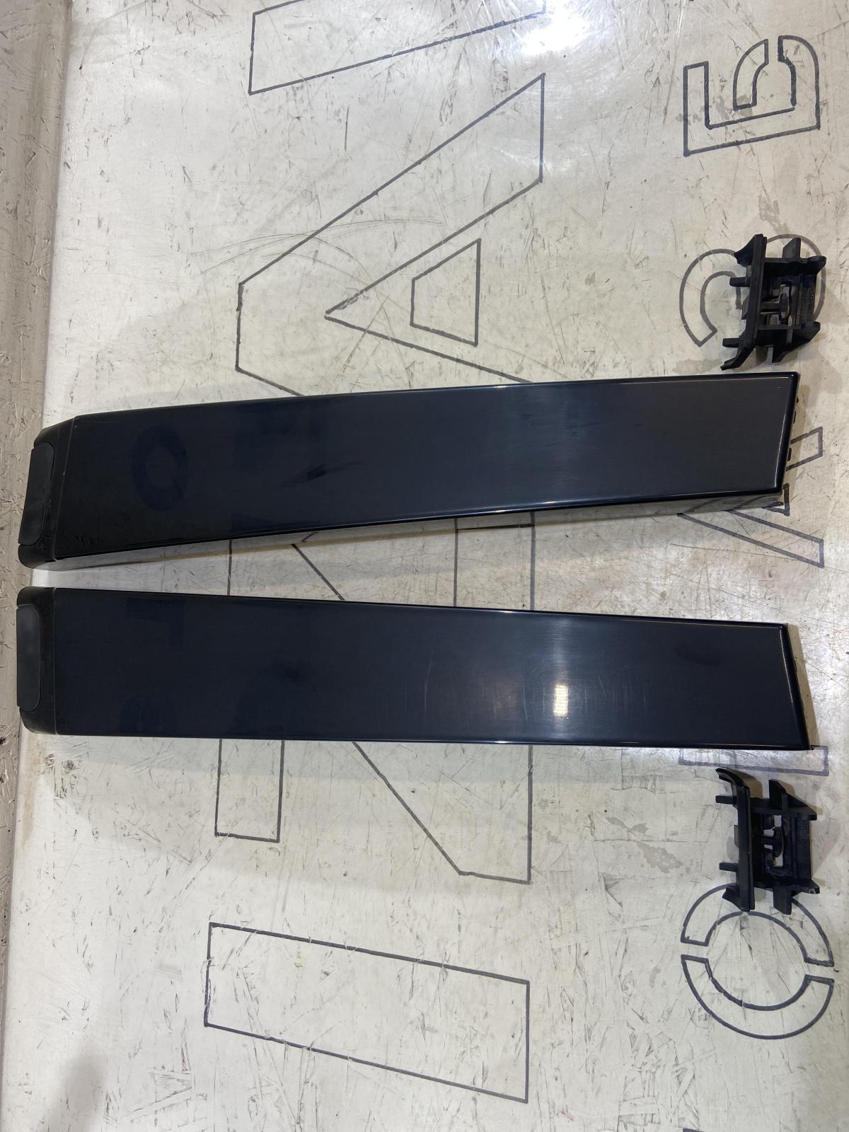 Панель стойки кузова левая/правая 7L6853318B,7L6853317B