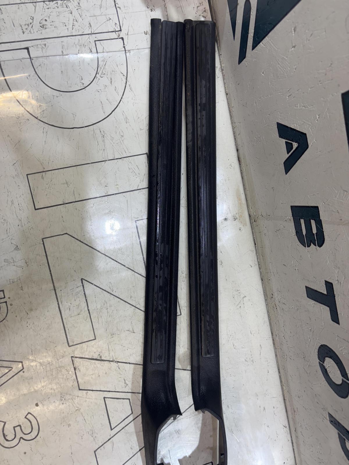 Накладки порогов внутренние 4A0864611, 4A0864612