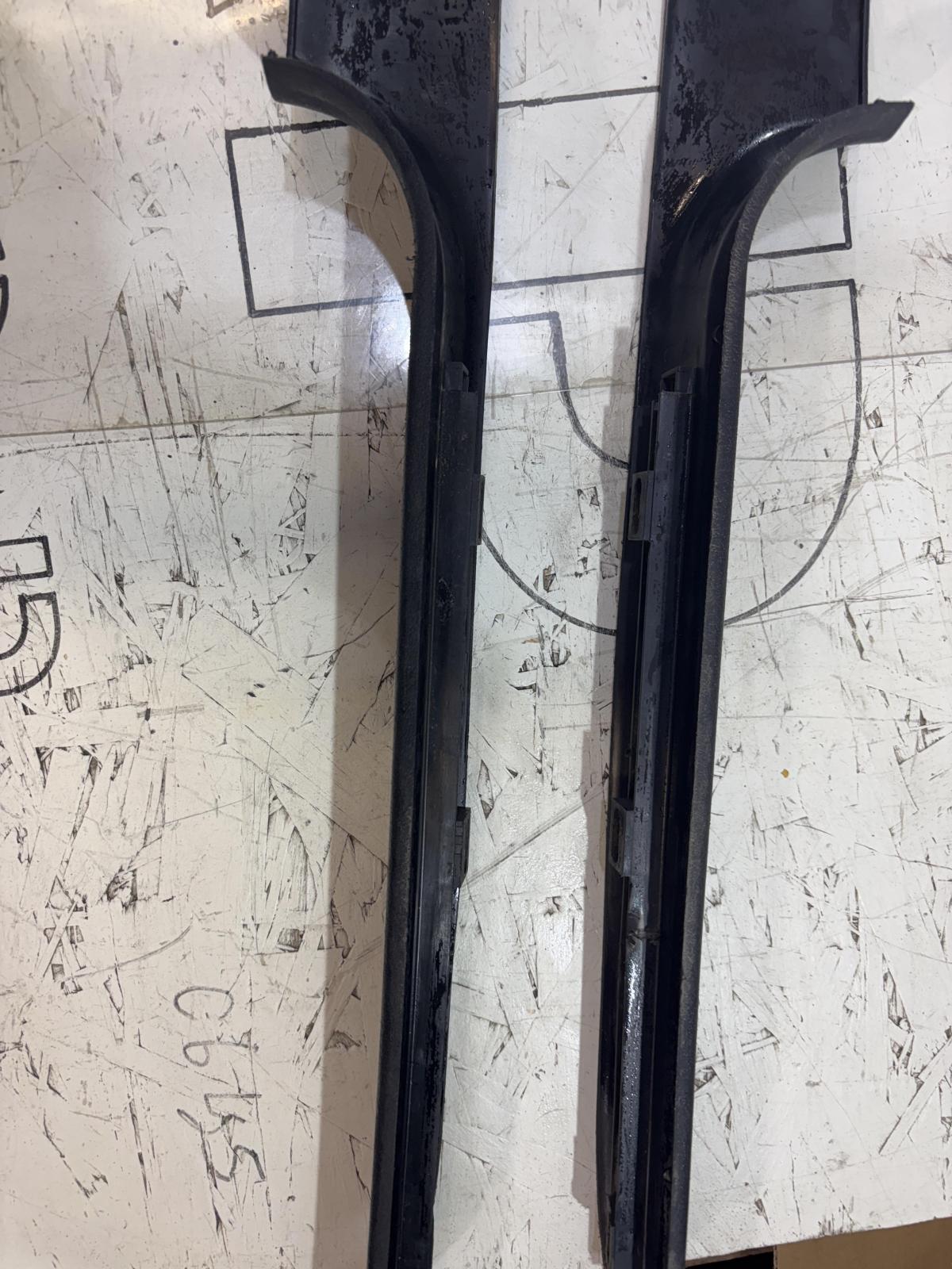 Накладки порогов внутренние 4A0864611, 4A0864612