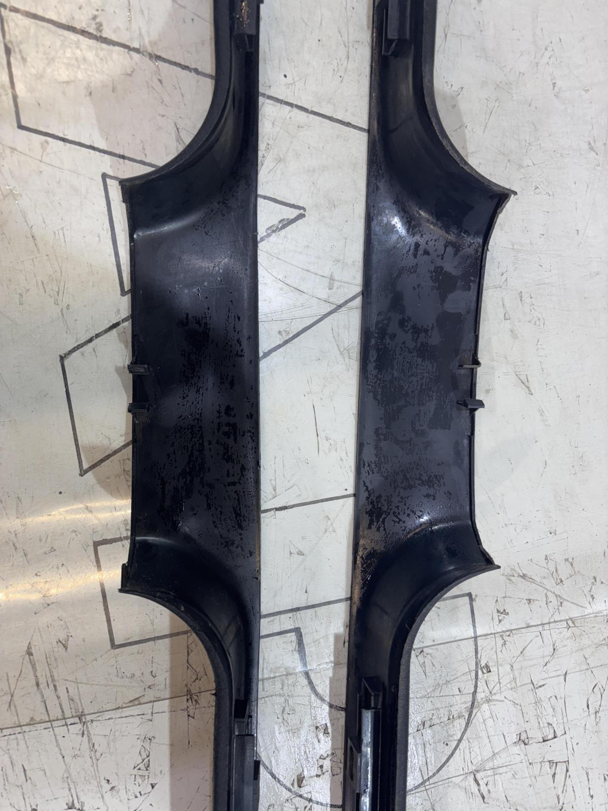 Накладки порогов внутренние 4A0864611, 4A0864612