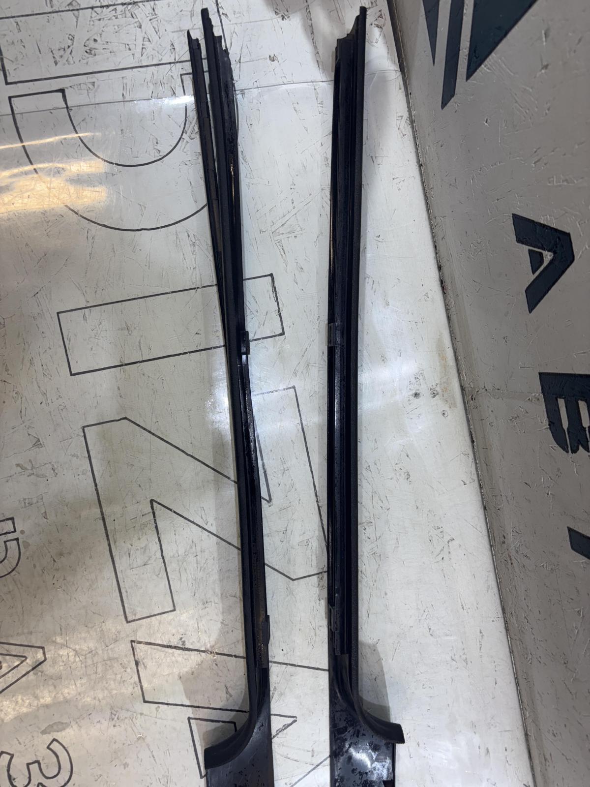 Накладки порогов внутренние 4A0864611, 4A0864612