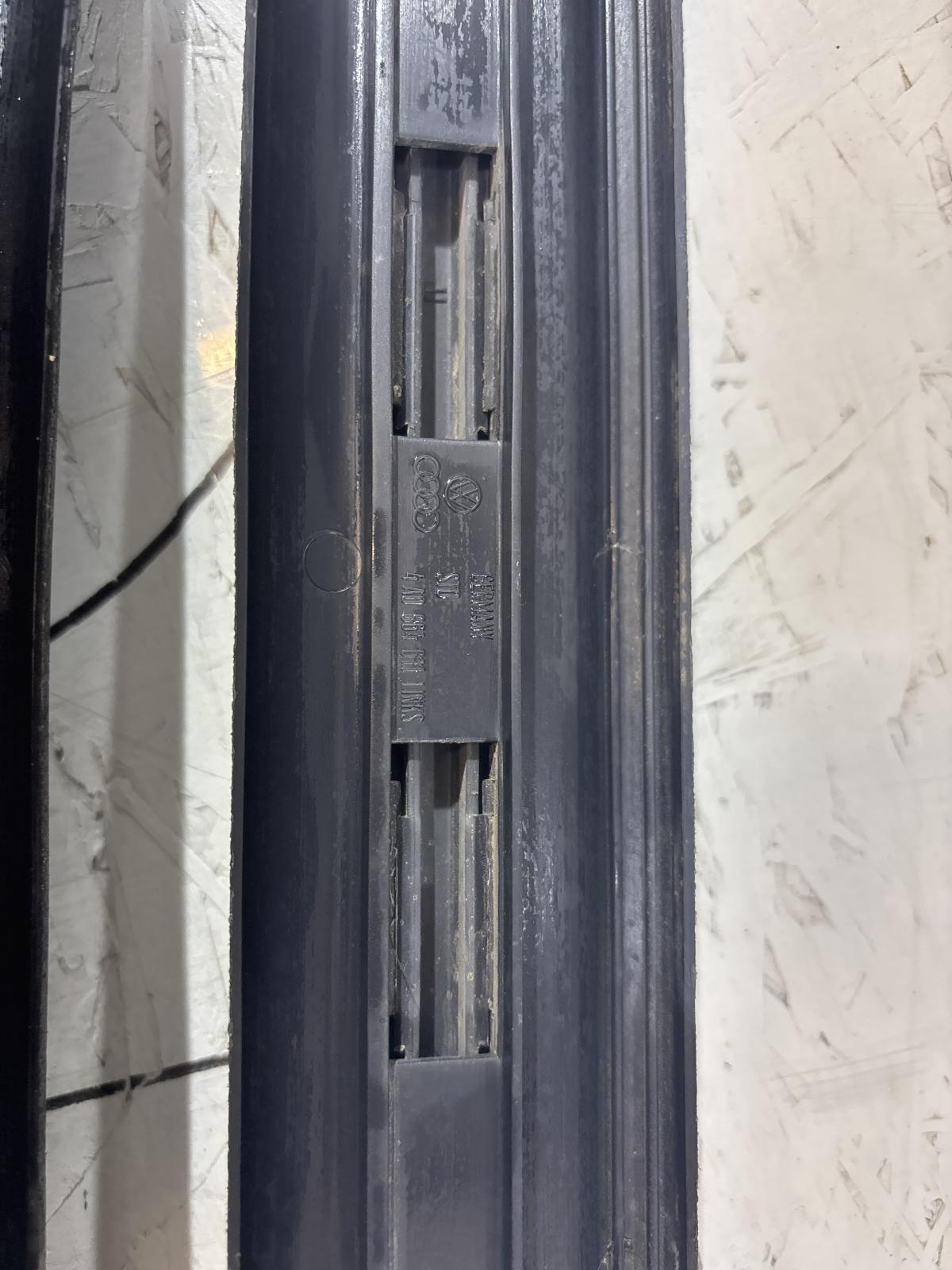 Накладки порогов внутренние 4A0864611, 4A0864612