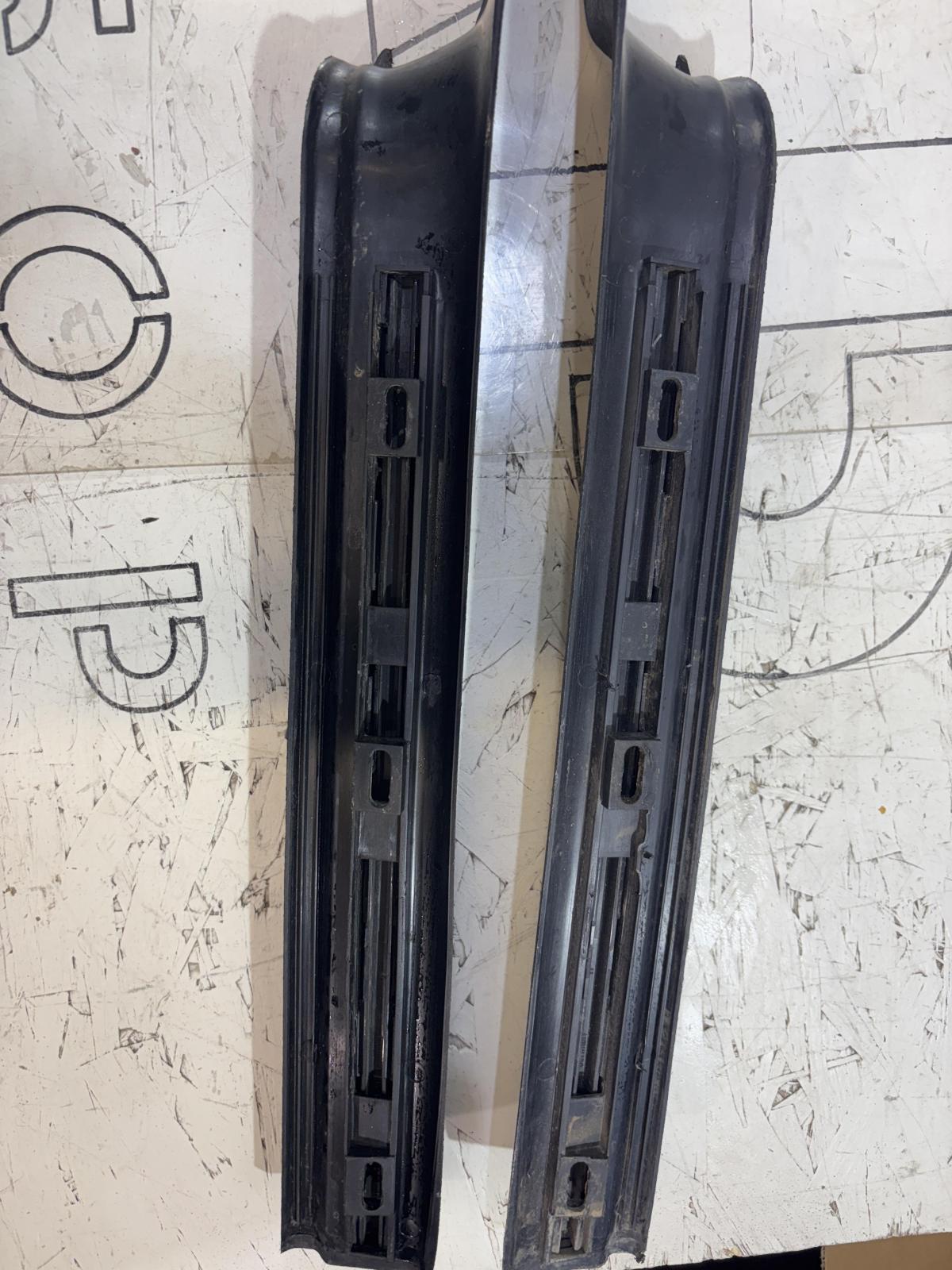 Накладки порогов внутренние 4A0864611, 4A0864612