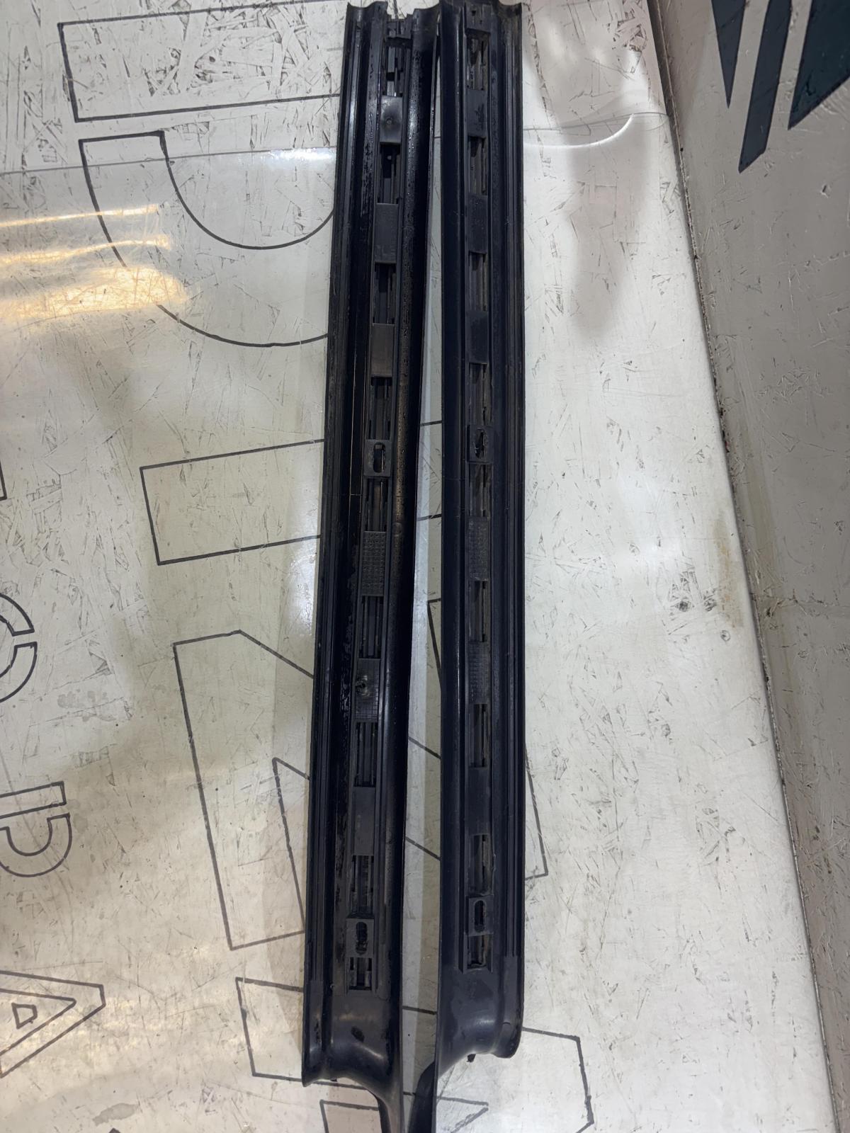 Накладки порогов внутренние 4A0864611, 4A0864612