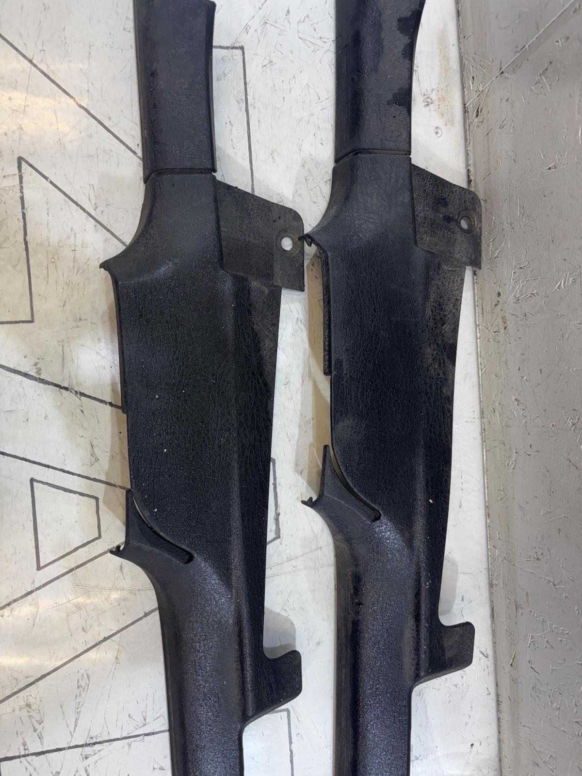 Накладки порога внутренняя правая 893853906D Audi 80 B3