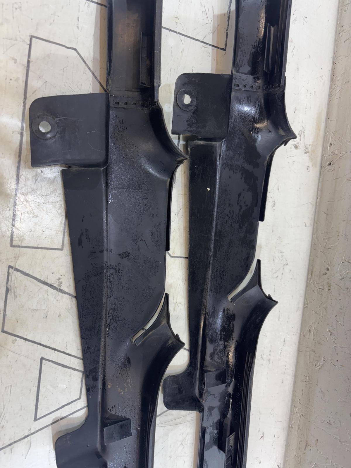 Накладки порога внутренняя правая 893853906D Audi 80 B3