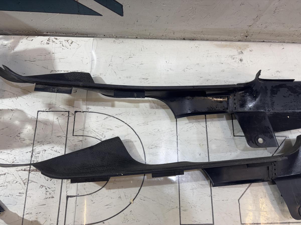 Накладки порога внутренняя правая 893853906D Audi 80 B3