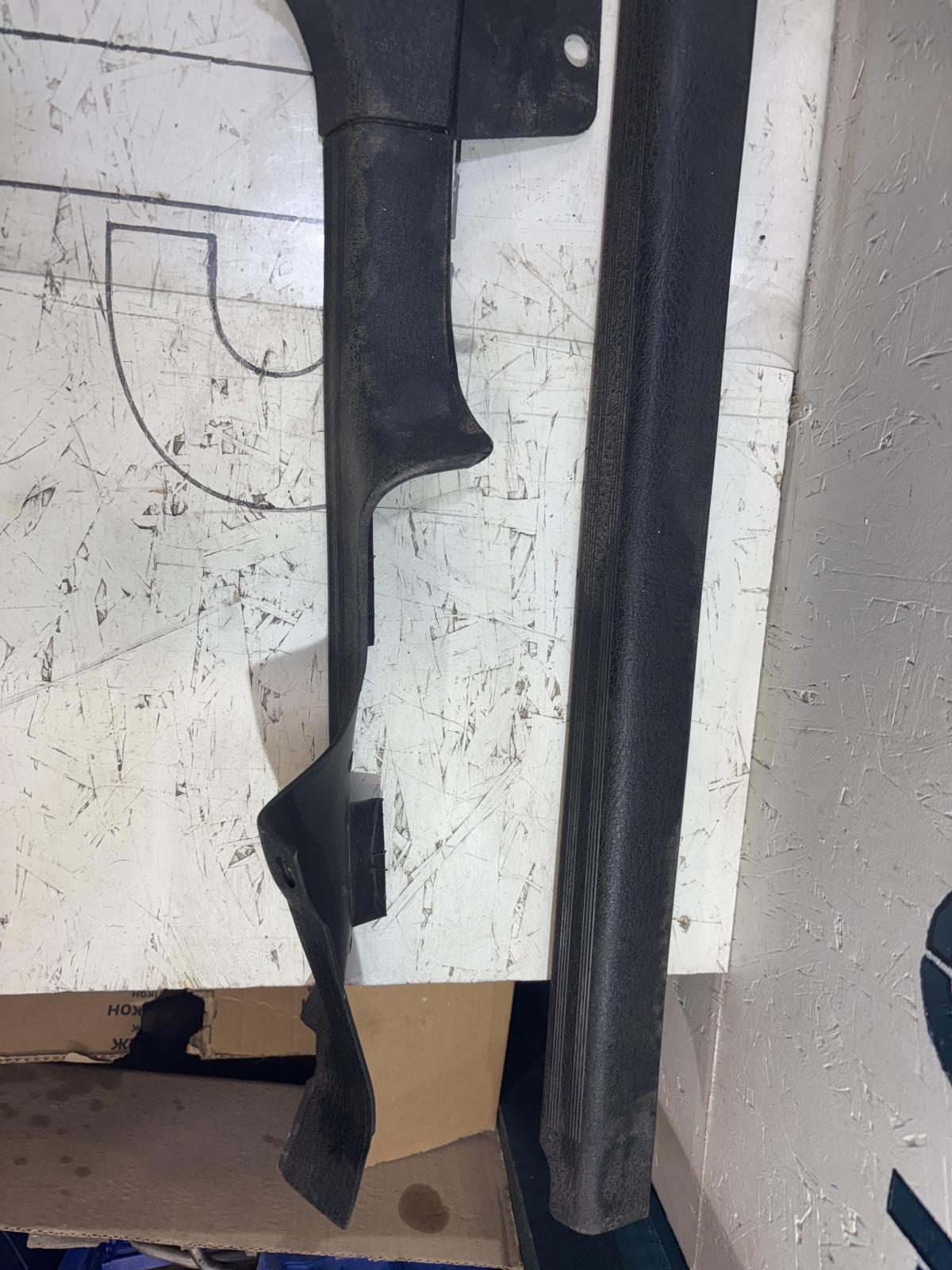 Накладки порогов внутренние 8A0853541A Audi 80 B4