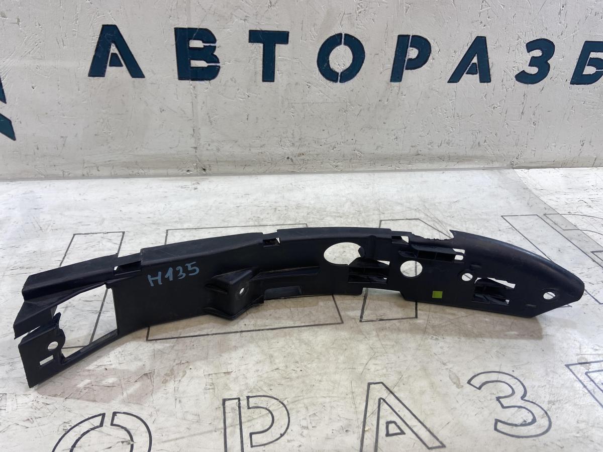 Кронштейн переднего бампера правый 7L6807184A