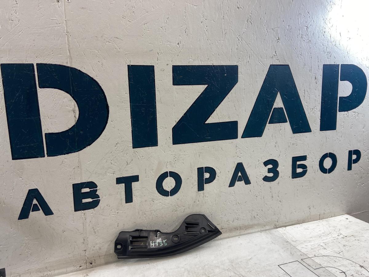 Направляющая заднего бампера правая 7L6807394A