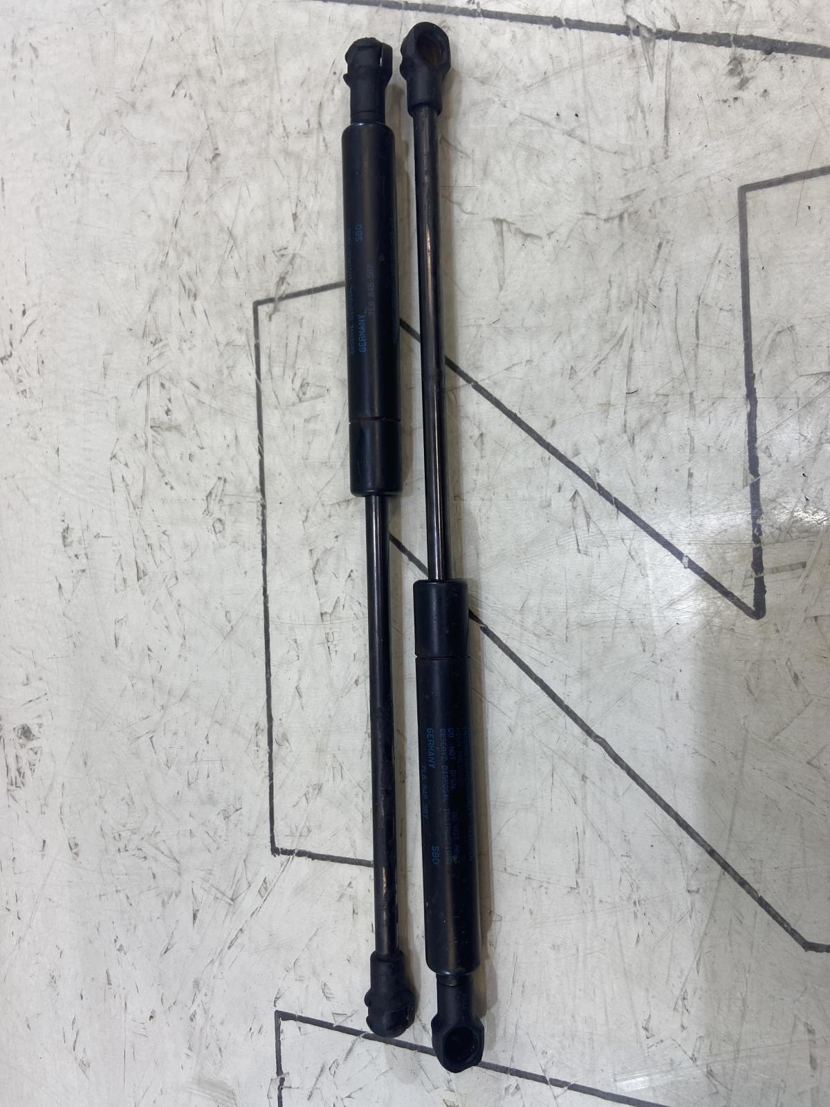 Амортизатор стекла багажника 7L6845587