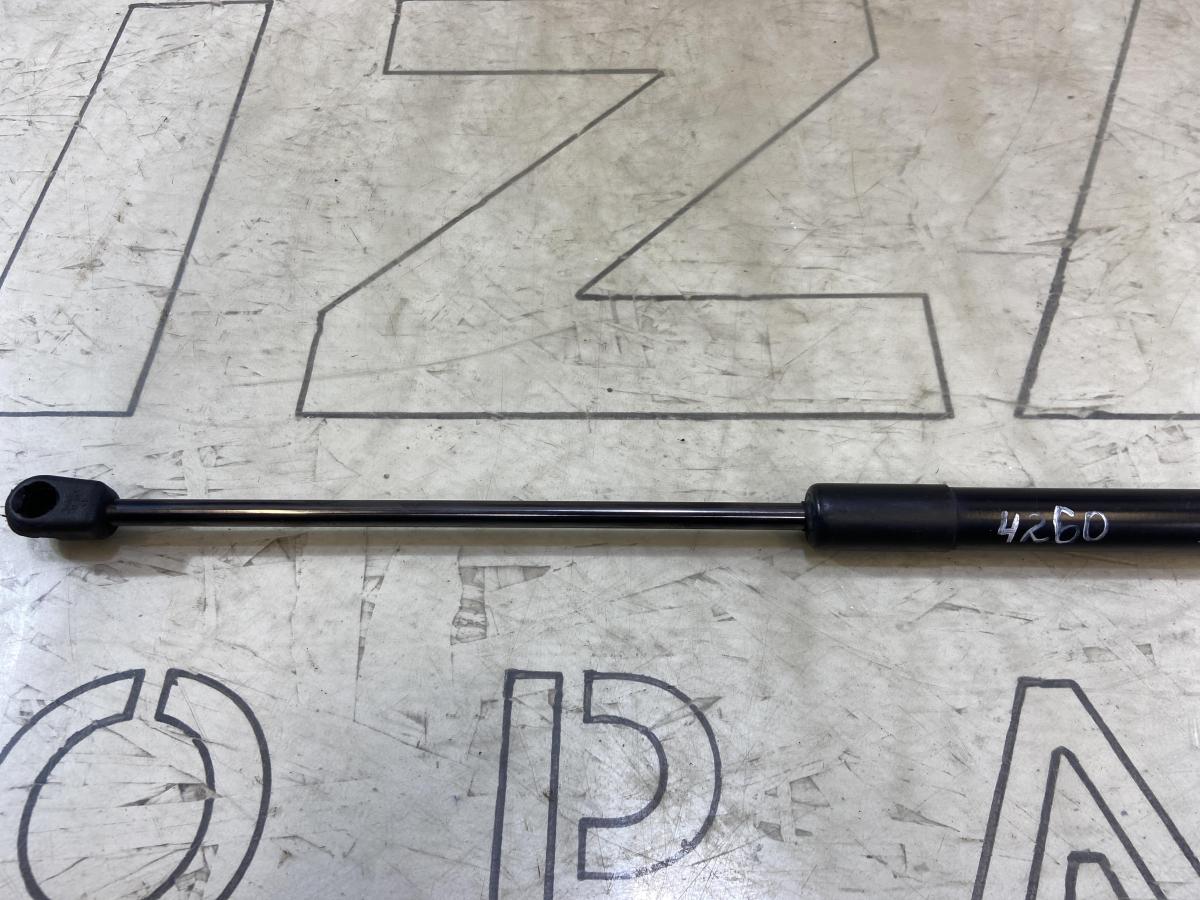 Амортизатор капота 7L6823359B