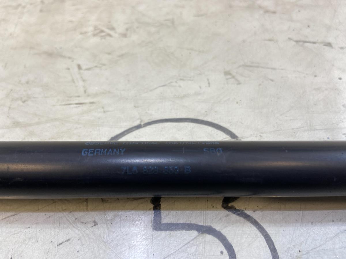 Амортизатор капота 7L6823359B