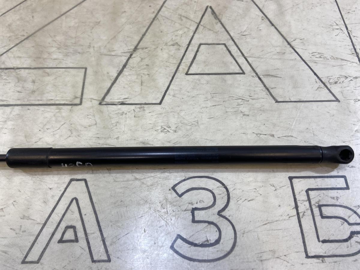 Амортизатор капота 7L6823359B