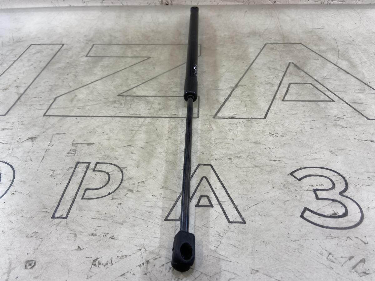 Амортизатор капота 7L6823359B