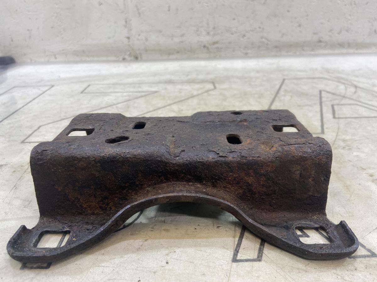 Кронштейн кардана 7L0521378A