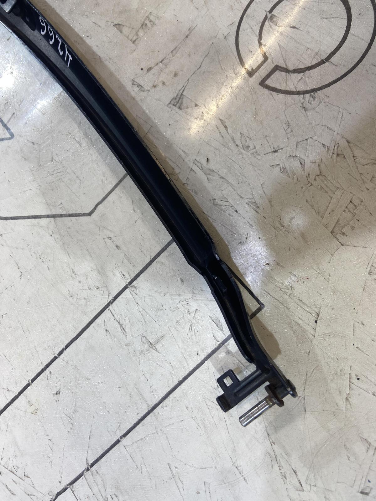 Поводок бескаркасной щётки 7L6955408B