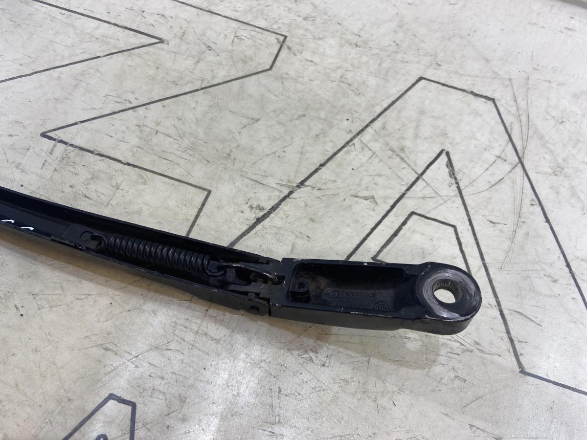 Поводок бескаркасной щётки 7L6955408B