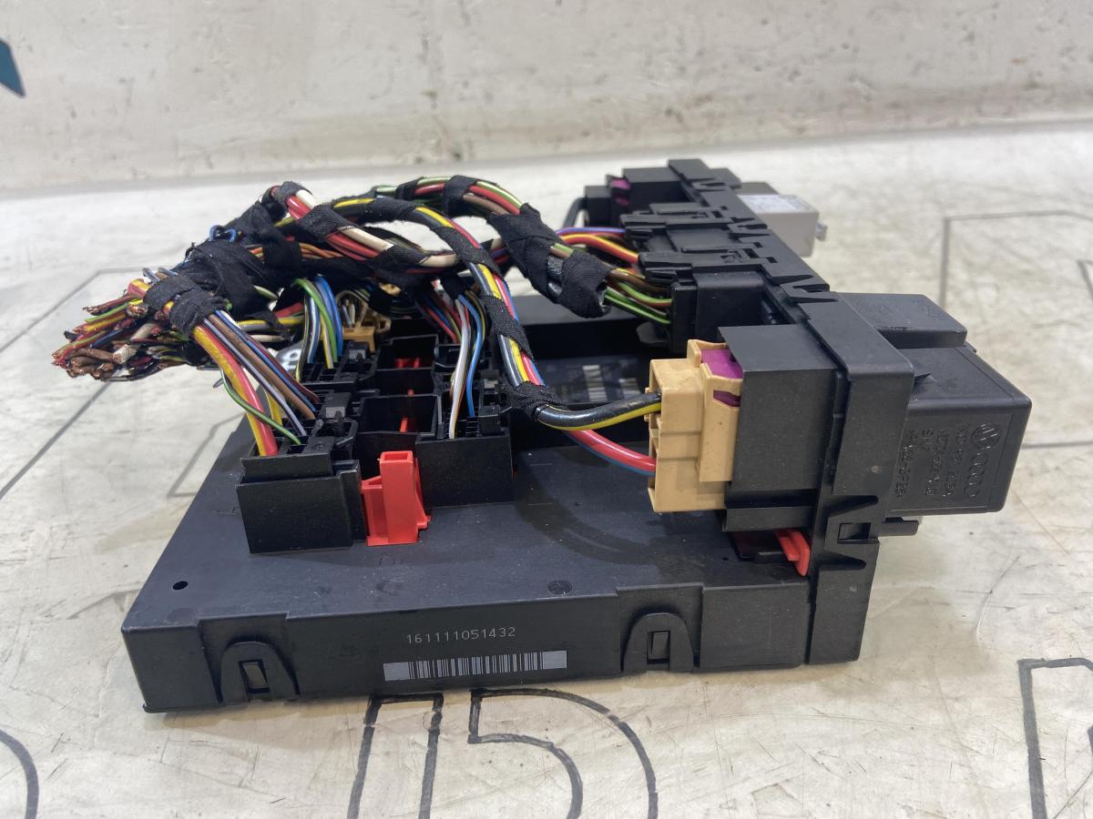 Блок управления бортовой сети 3C0937049E Skoda Octavia RS II