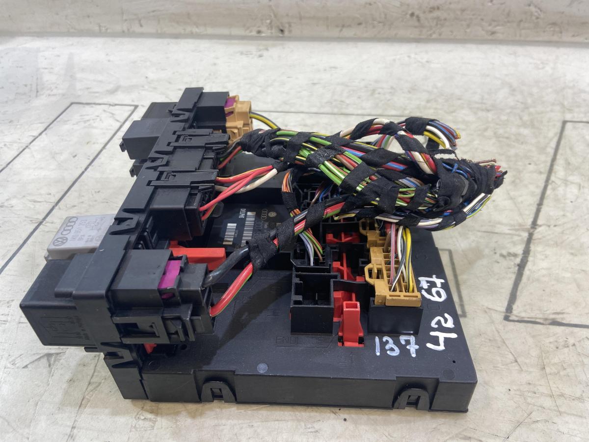 Блок управления бортовой сети 3C0937049E Skoda Octavia RS II