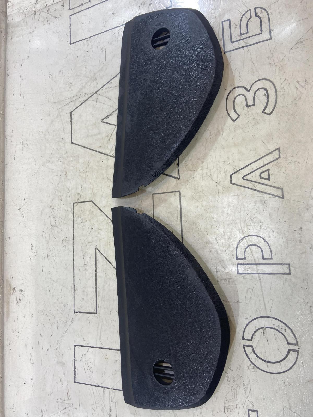 Накладка декоративная на торпедо 1Z0857503 Skoda Octavia RS II