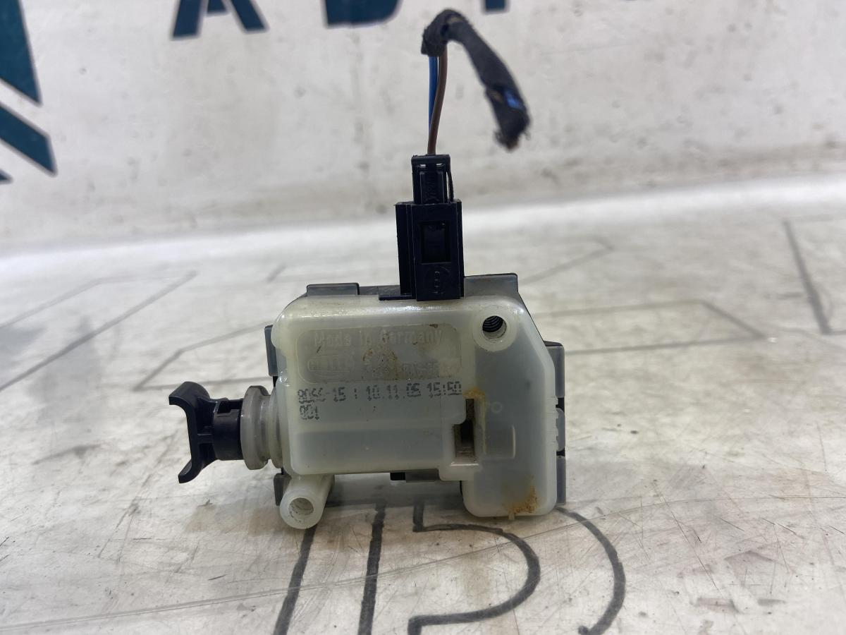 Активатор замка багажника 1M0959781A Skoda Octavia RS II