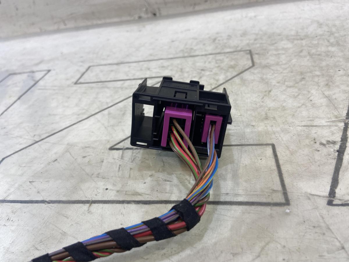 Кронштейн корпуса разъёма 1Z0937545A Skoda Octavia RS II