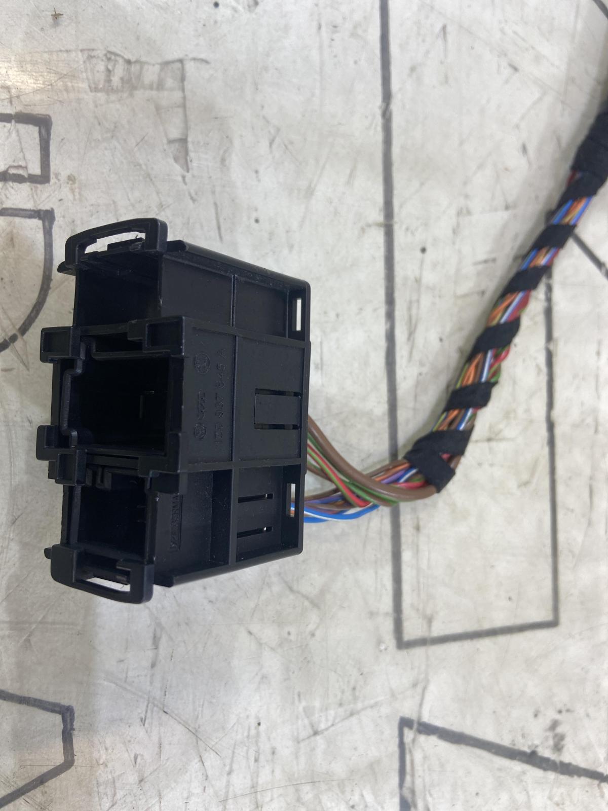 Кронштейн корпуса разъёма 1Z0937545A Skoda Octavia RS II