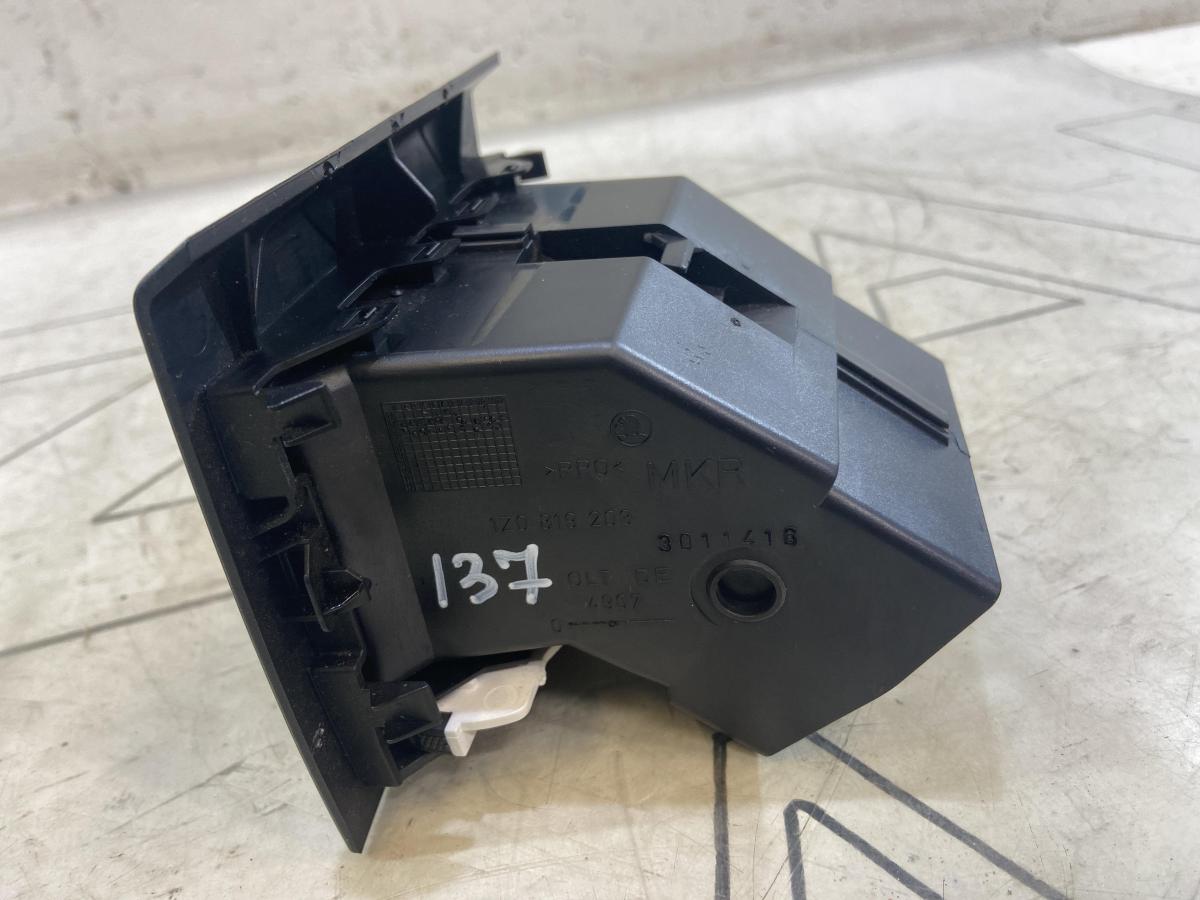 Задний выпускной воздуховод в сборе 1Z0819203 Skoda Octavia RS II