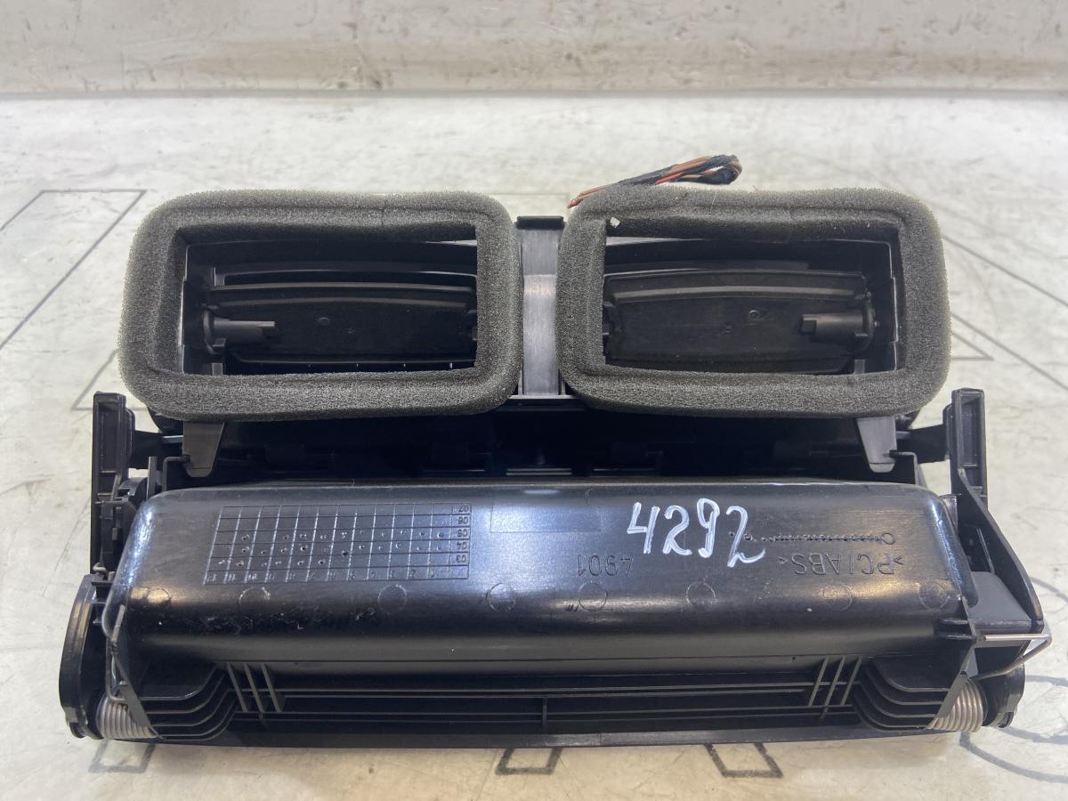 Дефлектор воздушны в торпедо центральныйй 1Z0820951 Skoda Octavia RS II