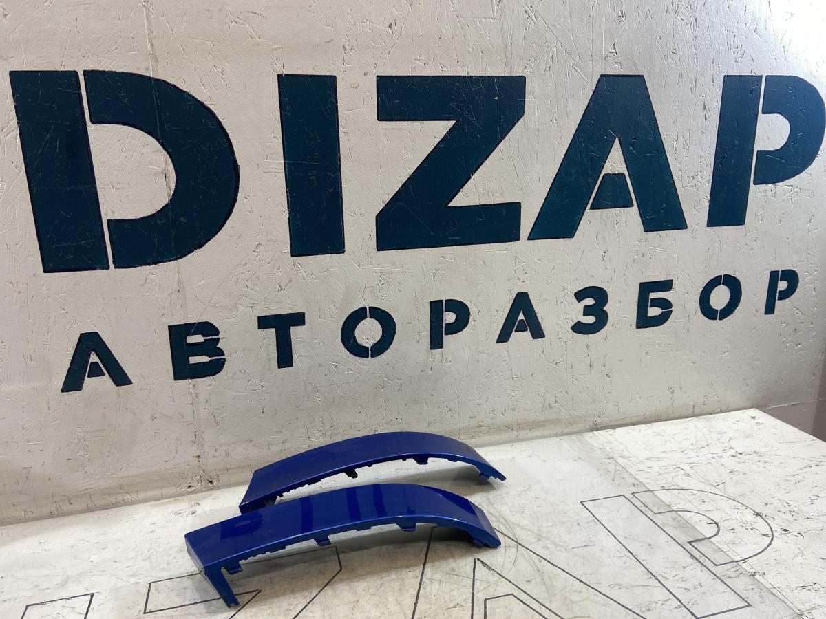 Накладка (планка) под фонарь правая, левая 1Z5813345 Skoda Octavia RS II