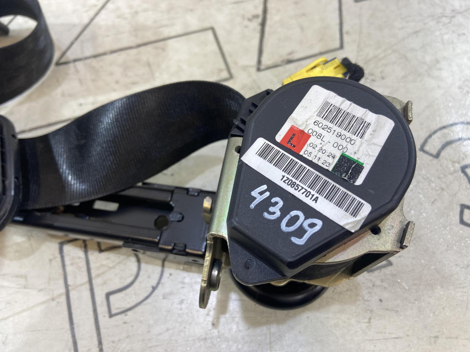 Ремень безопасности передний левый 1Z0857701A Skoda Octavia RS II