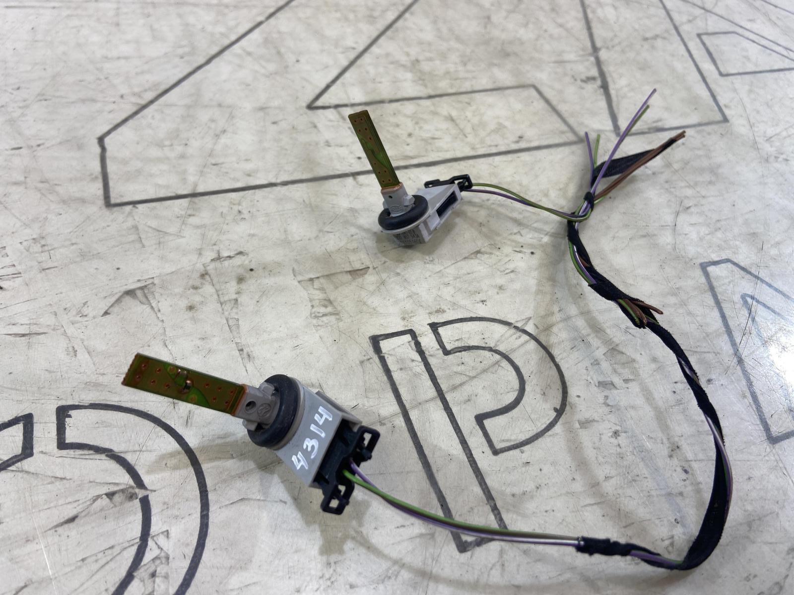 Датчик температуры воздуха 3D0907543A Skoda Octavia RS II