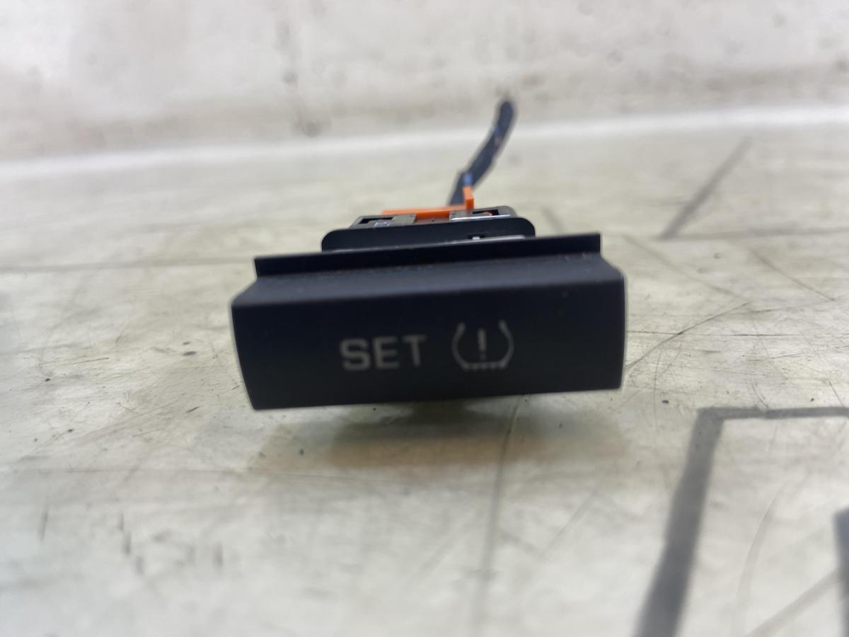 Кнопка системы контроля давления в шинах 1Z0927127A Skoda Octavia RS II